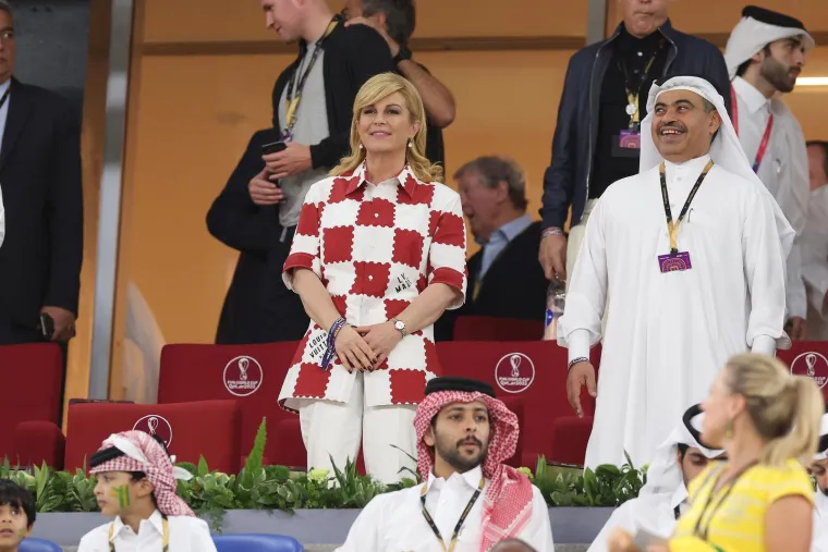 Kolinda opet ukrala sve poglede: U Louis Vuitton košulji na kockice uživala u utakmici Brazila i Švicarske