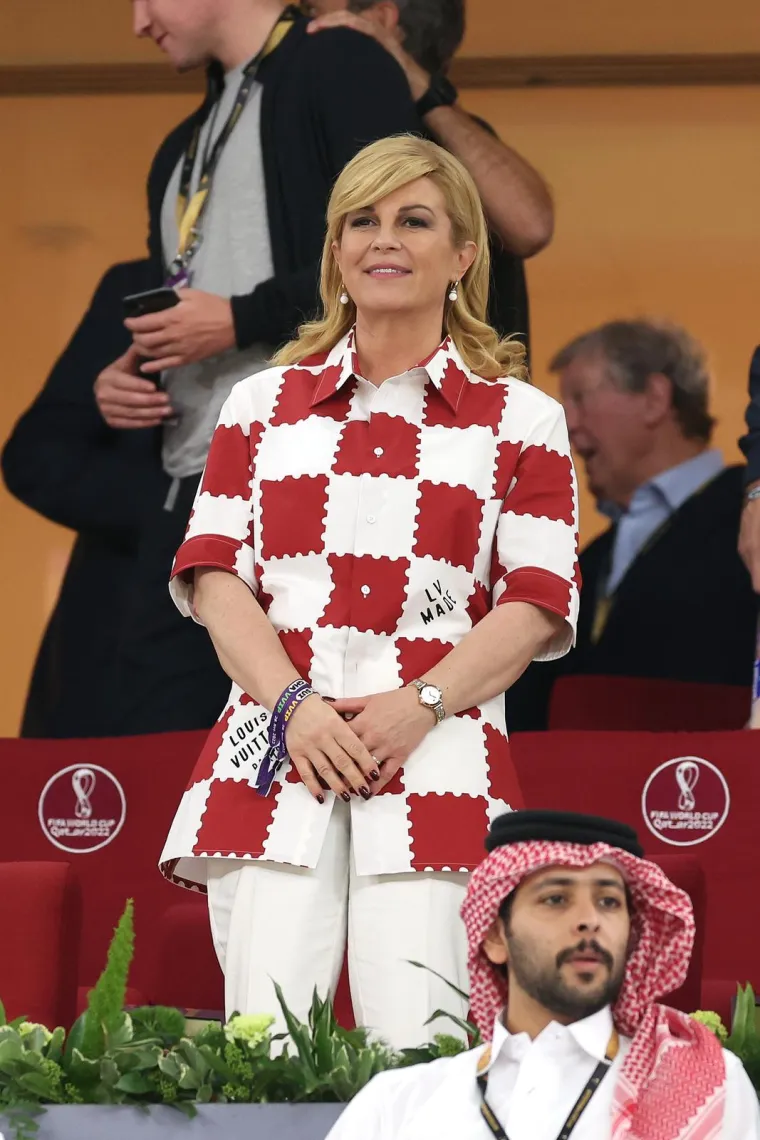 Kolinda opet ukrala sve poglede: U Louis Vuitton košulji na kockice uživala u utakmici Brazila i Švicarske