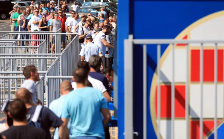 ZAGREPČANI SE OPET ZAPALILI ZA DINAMO: Pogledajte redove na blagajnama, svi žele pomoći da se dohvati Liga prvaka