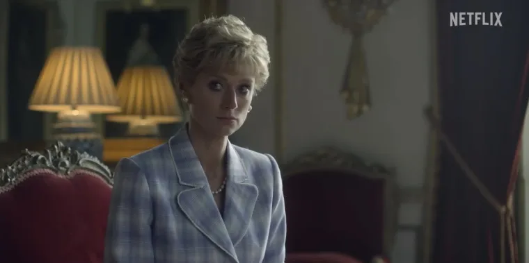 &quot;Provela je sa mnom dva sata. Pokazala sam joj kako princeza Margaret puši, kako hoda&quot;, rekla je lady Glenconner. &quot;Srela sam Helenu nakon što se pojavila u &apos;Kruni&apos; i pitala me je koji su moji dojmovi, a ja sam joj rekla &apos;Pa, prilično sam razočarana&apos;. Tada mi je Helena odvratila: &apos;Znam. Ali stvar je u tome što sam ja glumica i moram napraviti ono što mi je napisano.&apos;&quot;.