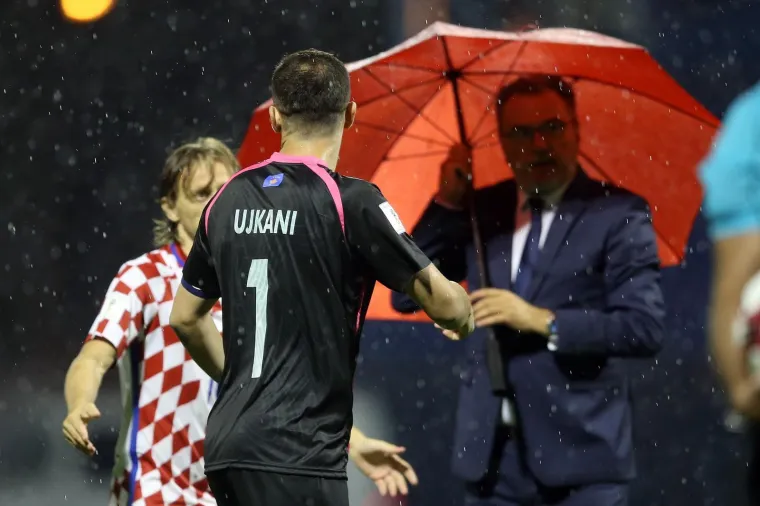 UVJETI SU BILI VIŠE ZA PICIGIN, NEGO ZA NOGOMET: Ovako je to izgledalo na potopljenom Maksimiru