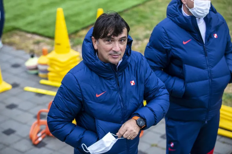 [FOTO] HRVATSKA TRENIRA U OMIŠU, ČUVA IH INTERVENTNA: Vatreni se spremaju za okršaj s Portugalcima