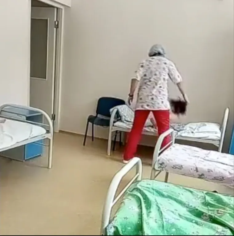 UZNEMIRUJUĆE! Medicinska sestra iz pakla: Kamera u bolnici uhvatila ju kako se monstruozno iživljava - na malom djetetu!