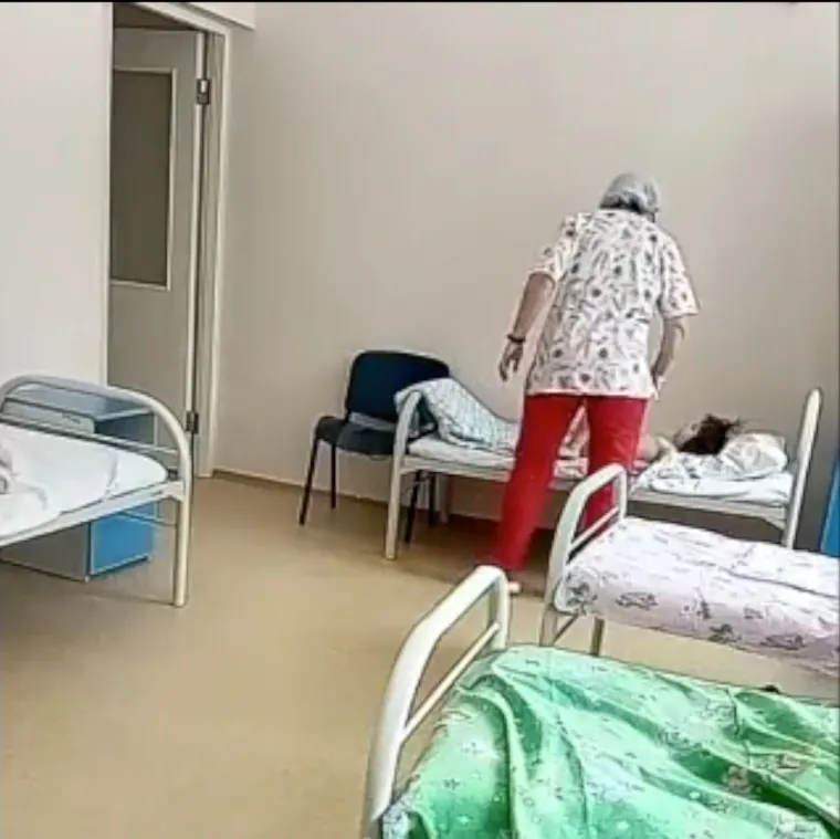 UZNEMIRUJUĆE! Medicinska sestra iz pakla: Kamera u bolnici uhvatila ju kako se monstruozno iživljava - na malom djetetu!