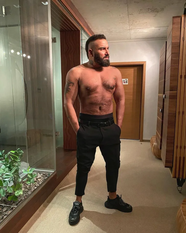 Azis je surađivao s Indirom Radić, Martom Savić te Jelenom Karleušom, a u jednom je intervjuu izjavio da mu je Ceca jedan od najvećih uzora.