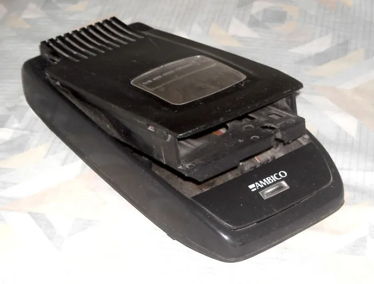 Mogli ste sačuvati hrpu vremena i kupiti 'premotavač' za VHS kazete