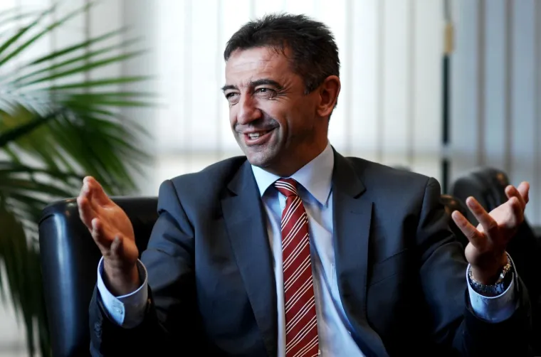 ŽENE GA ŽELE, ALI NE I HDZ: Darko Milinović gol zalijevao cvijeće, dragao mace i tjerao pčele