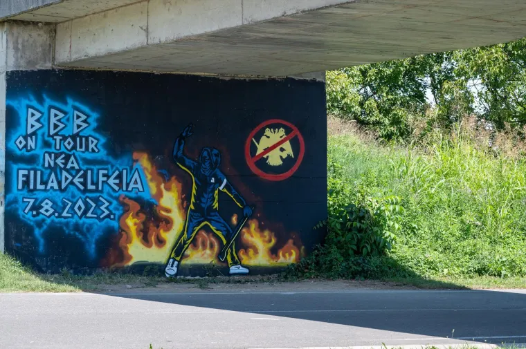 Boysi se prisjetili Grčke: Dočekani su molotovljevim koktelima i noževima, a onda rastjerali domaćine
