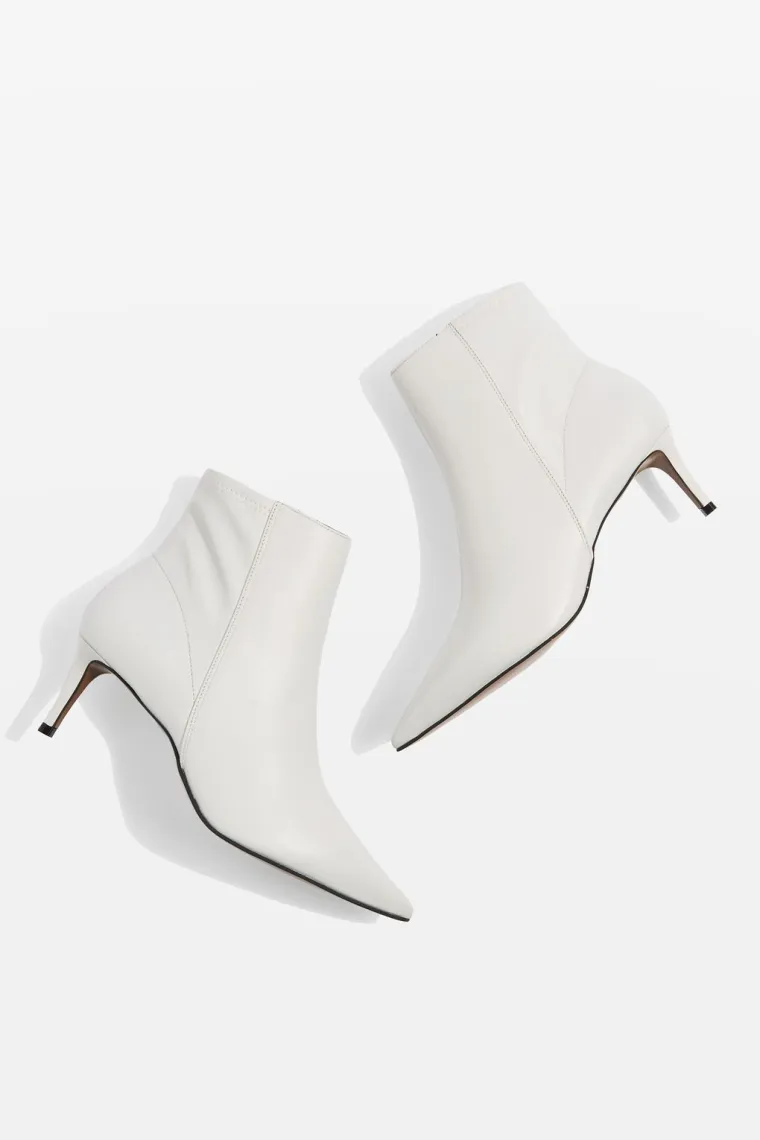 Kožne gležnjače u špic sa srednje visokom petom, Topshop, 631,86 kuna