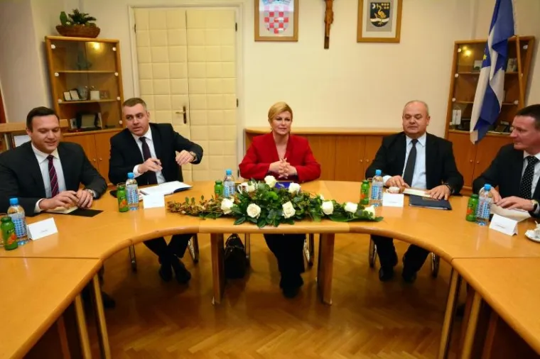 SLAVONSKI BROD: Predsjednica Grabar-Kitarović o rješavanju onečišćenja zraka