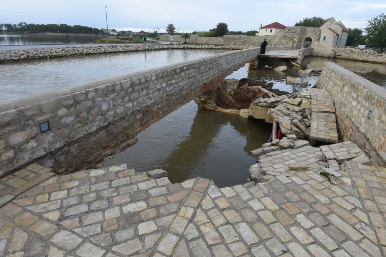 Nin: pod bujicom vode srušena oba mosta koja povezuju stari grad