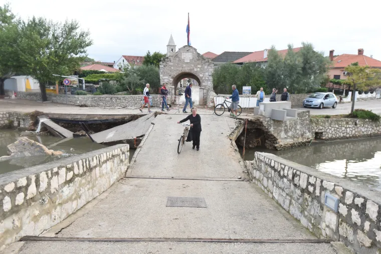 Nin: pod bujicom vode srušena oba mosta koja povezuju stari grad