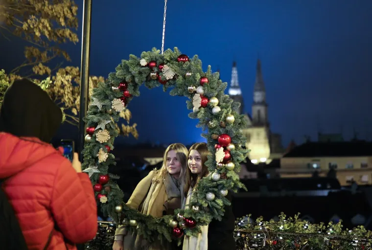 VELIKA FOTOGALERIJA Pogledajte prekrasne prizore adventske čarolije u Zagrebu!