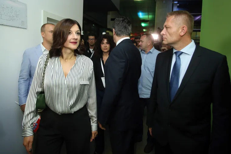 Moda u izbornim stožerima: Milanka Opačić u zavodljivoj haljini, Maša Petrov i Sanja Milanović igrale na sigurno