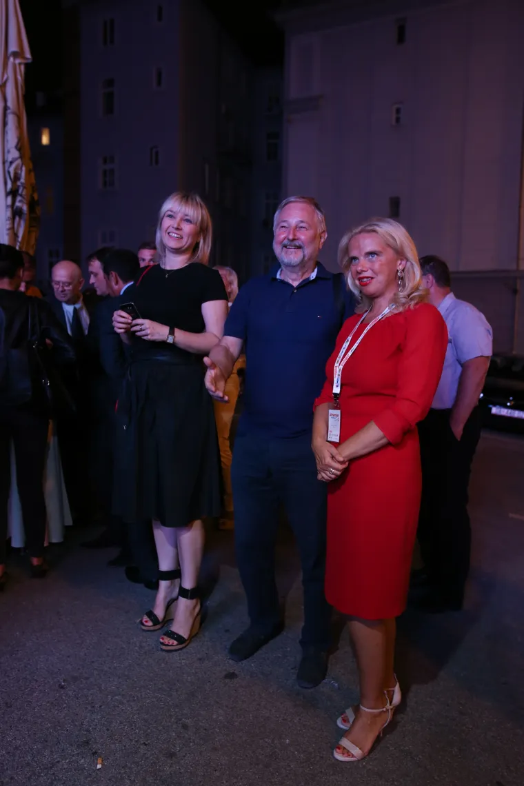 Moda u izbornim stožerima: Milanka Opačić u zavodljivoj haljini, Maša Petrov i Sanja Milanović igrale na sigurno