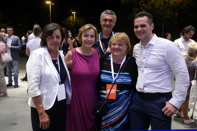 Moda u izbornim stožerima: Milanka Opačić u zavodljivoj haljini, Maša Petrov i Sanja Milanović igrale na sigurno