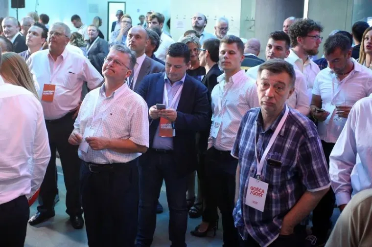 U izbornom stožeru Narodne koalicije komorna atmosfera