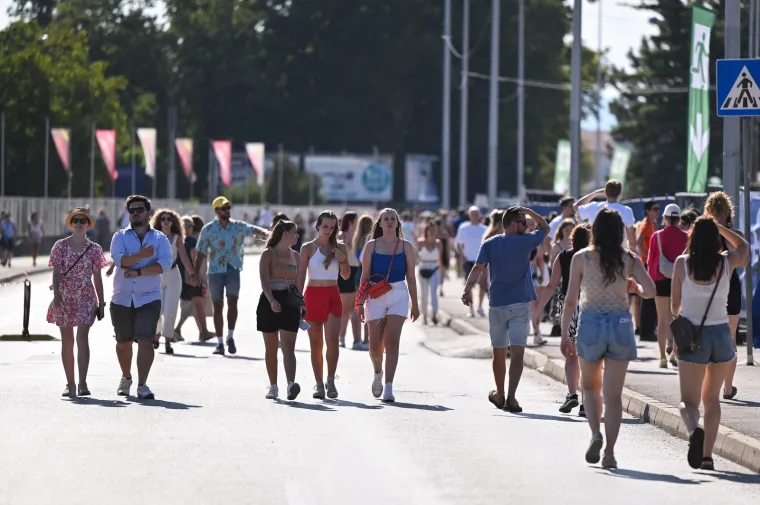 Mlade, lijepe i vesele idu na koncert Eda Sheerana. Pogledajte atmosferu prije koncerta godine u Zagrebu