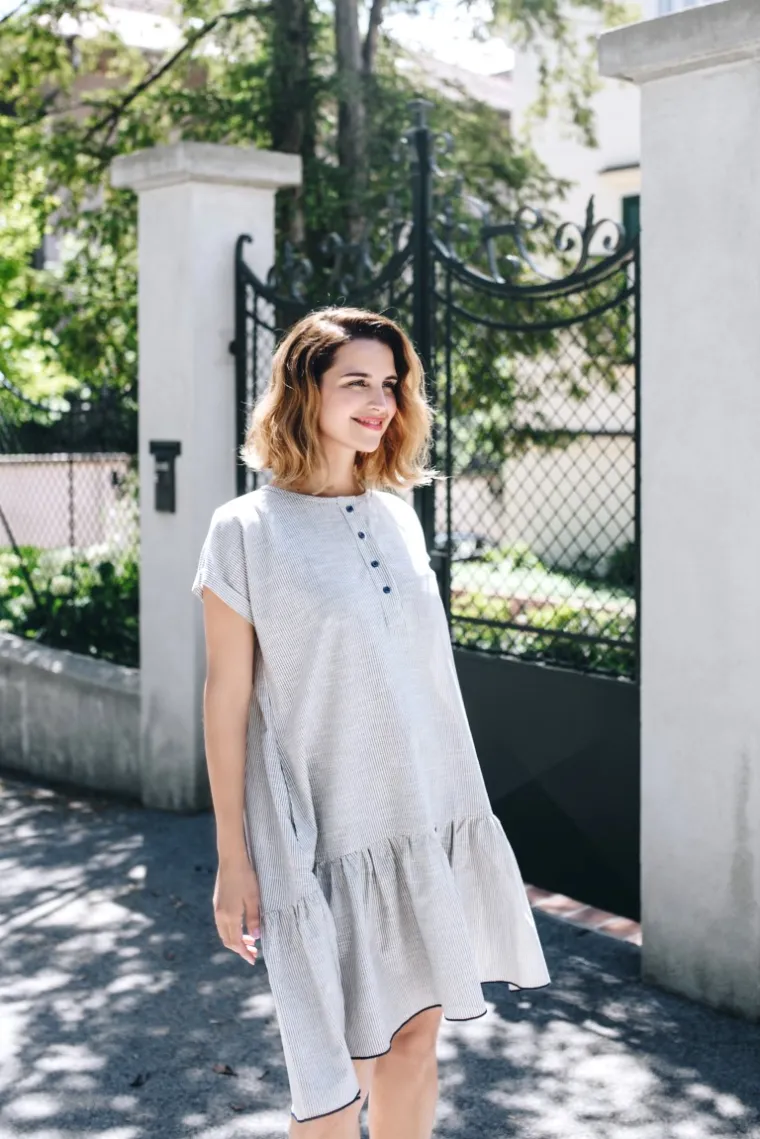 Hrvatski brend LuLu Couture donosi novu kolekciju punu prozračnih materijale, čistih linija, lepršavih detalja te opuštenog morskog stila. Sunce na koži, sol u kosi, lagana haljina ili nehajno prebačena košulja tvore cruise stil prave LuLu djevojke, koja se osjeća ugodno u svojoj koži, uživa u prirodi, ljudima, modi i pronalazi ljepotu svuda oko sebe