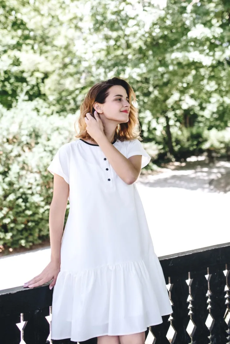 Hrvatski brend LuLu Couture donosi novu kolekciju punu prozračnih materijale, čistih linija, lepršavih detalja te opuštenog morskog stila. Sunce na koži, sol u kosi, lagana haljina ili nehajno prebačena košulja tvore cruise stil prave LuLu djevojke, koja se osjeća ugodno u svojoj koži, uživa u prirodi, ljudima, modi i pronalazi ljepotu svuda oko sebe