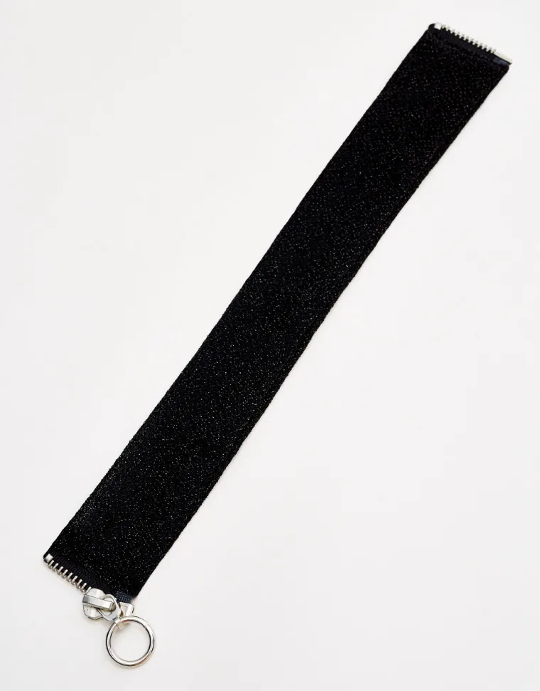 Crna choker ogrlica sa šljokicama na zip zatvarač, Pull&amp;Bear, 39,90 kun