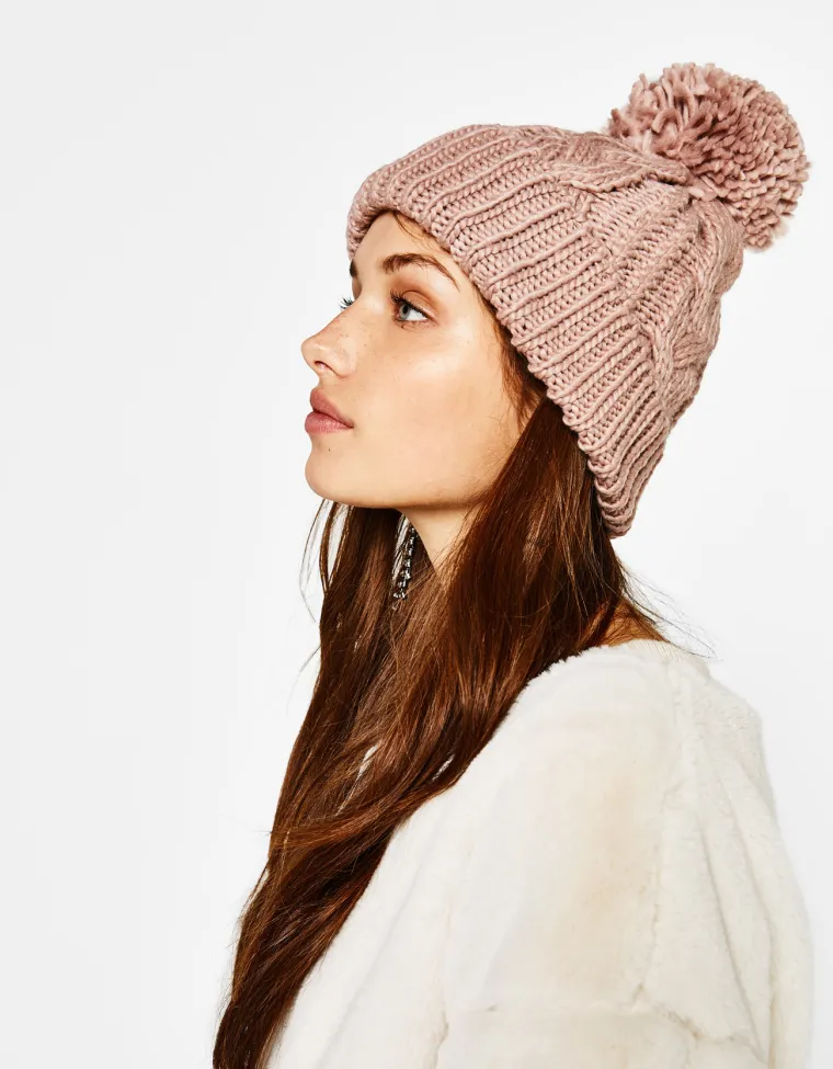 Kapa s pomponom, Bershka, 69,90 kuna