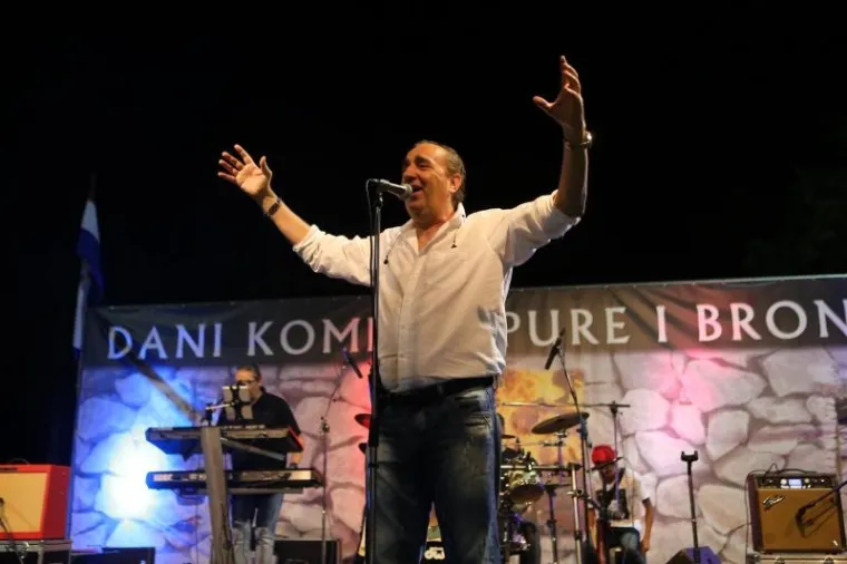 PRVI PUT NAKON SKANDALA O OBITELJSKOM NASILJU: Mladen Grdović održao koncert u Tijarici