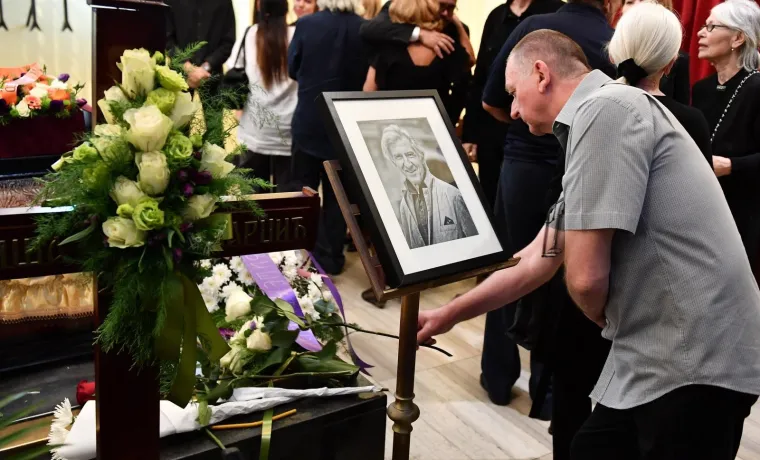 ZBOGOM, SMOKI: Kolege i prijatelji ispratili Ljubišu Samardžića na vječni počinak, glumčeva obitelj je neutješna
