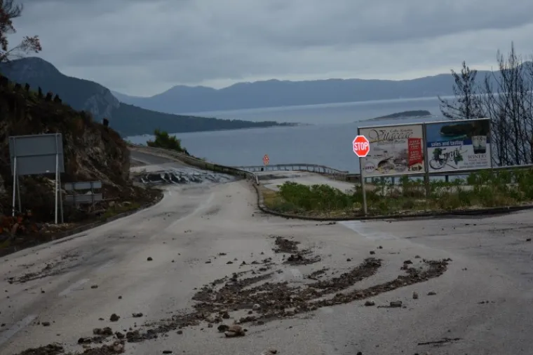 UNIŠTENA I PLAŽA: Bujice uzrokovale odrone, mještani strahuju