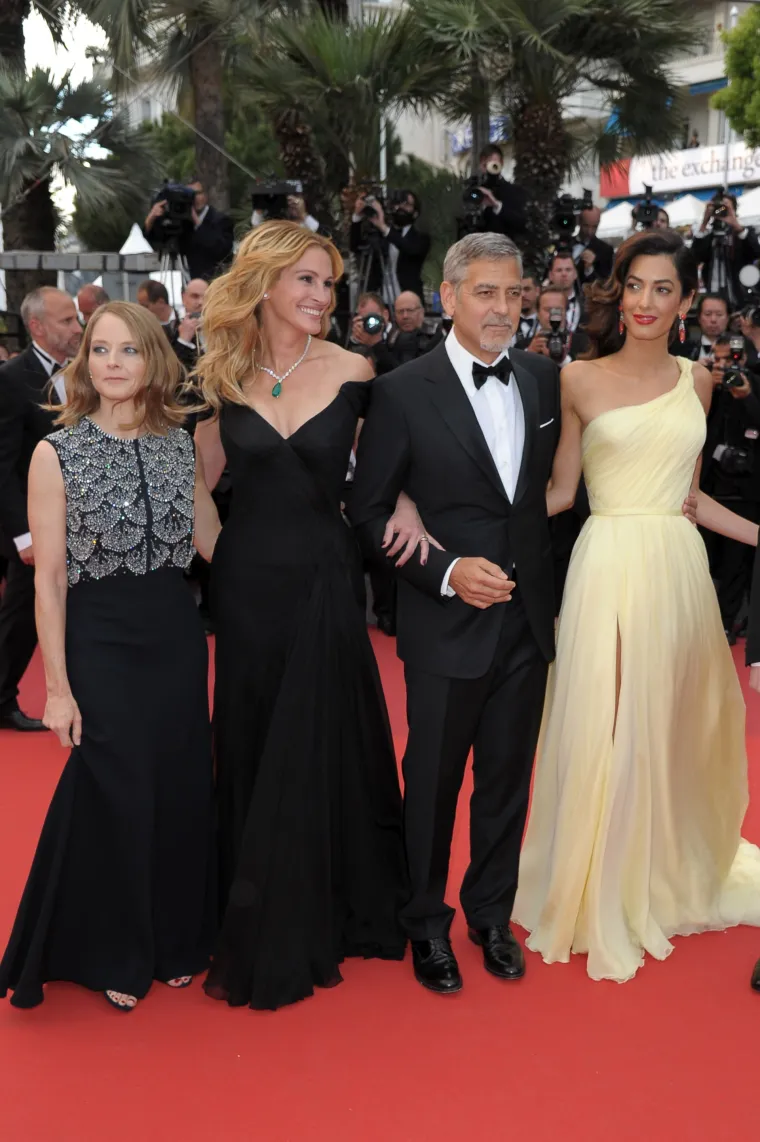 Vjetar zadao probleme lijepoj Amal Clooney, ali George joj je priskočio u pomoć