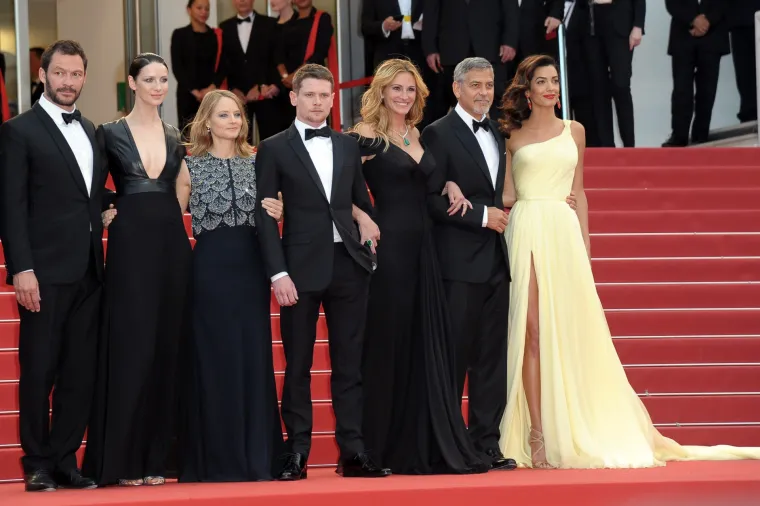 Vjetar zadao probleme lijepoj Amal Clooney, ali George joj je priskočio u pomoć