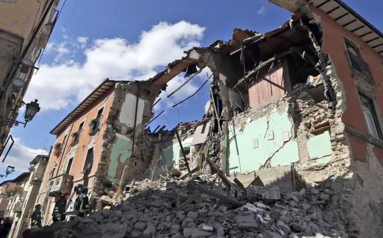 Fotografije iz zraka najbolje pokazuju razmjere potresa u Italiji: gradovi su gotovo sravnjeni sa zemljom