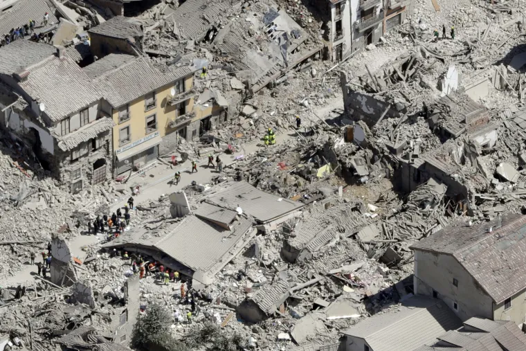 Fotografije iz zraka najbolje pokazuju razmjere potresa u Italiji: gradovi su gotovo sravnjeni sa zemljom