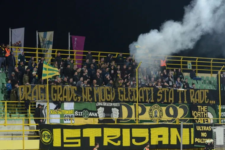 Vikend na tribinama. BBB se prisjetili pokojnih Ćustića i Despića, Torcida skupljala priloge za Milu, nisu izostale velike bakljade