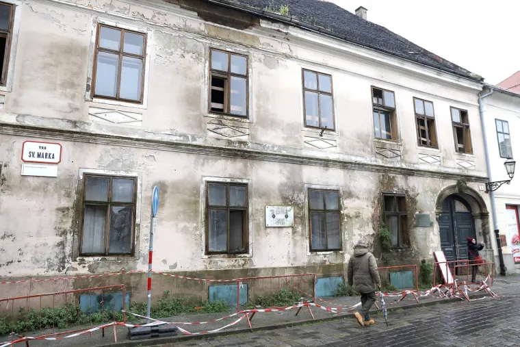 Kraj Vlade i Sabora propada Palača. Trebala je postati muzej, a na kraju postala ruglo grada