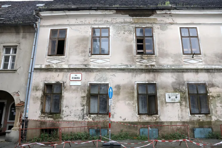 Kraj Vlade i Sabora propada Palača. Trebala je postati muzej, a na kraju postala ruglo grada