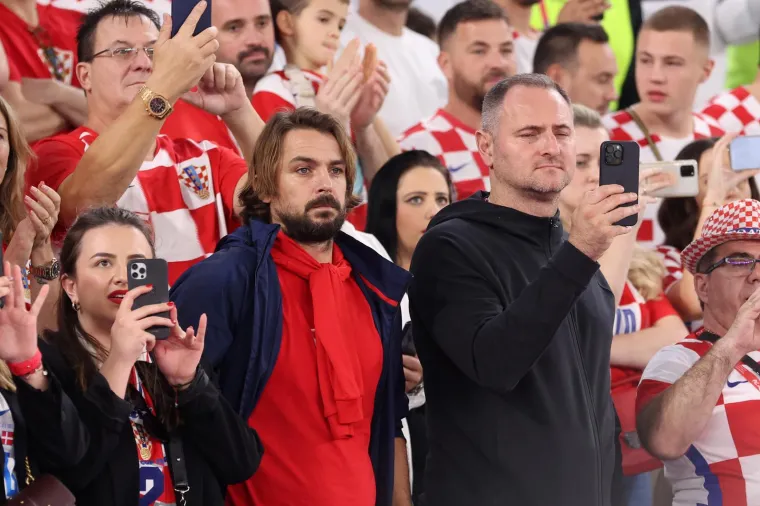 Jeste li primijetili u čemu se Livakovićeva supruga pojavila na tribinama?