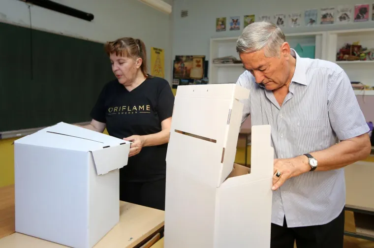 Građani pohrlili na birališta širom Hrvatske: Mnogi pod maskama i sa svojim olovkama, mnogi bez ičega