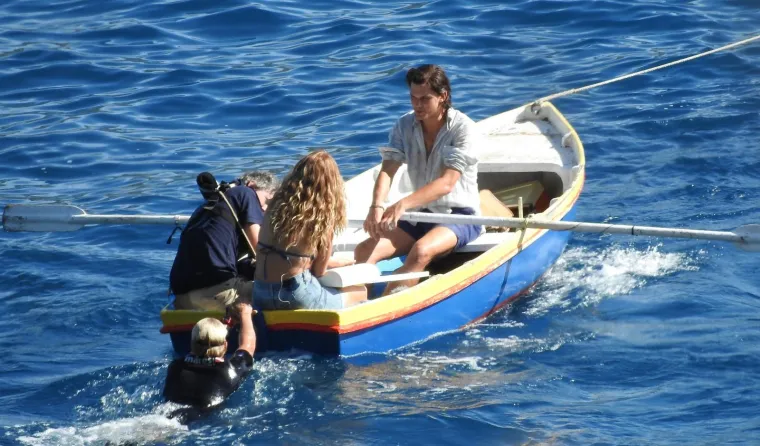 Glumci Lily James i Jeremy Irvine