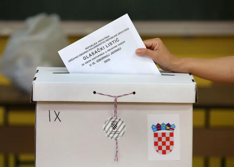 Građani pohrlili na birališta širom Hrvatske: Mnogi pod maskama i sa svojim olovkama, mnogi bez ičega