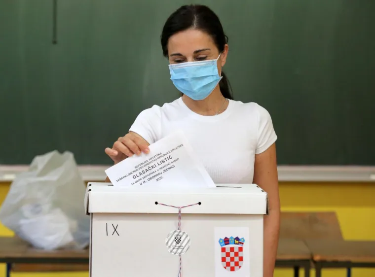 Građani pohrlili na birališta širom Hrvatske: Mnogi pod maskama i sa svojim olovkama, mnogi bez ičega