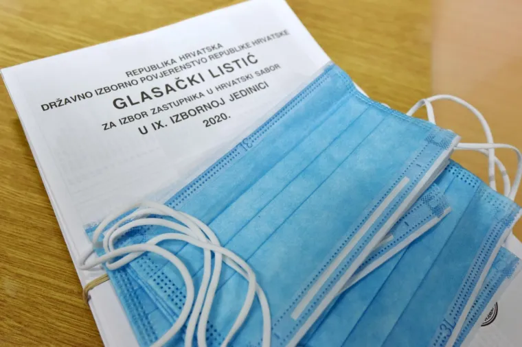 Građani pohrlili na birališta širom Hrvatske: Mnogi pod maskama i sa svojim olovkama, mnogi bez ičega