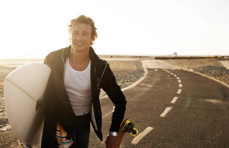 Najseksi Australac na televiziji, zvijezda RTL-ove serije Mentalist i bivši surfer uživa na pijesku!
