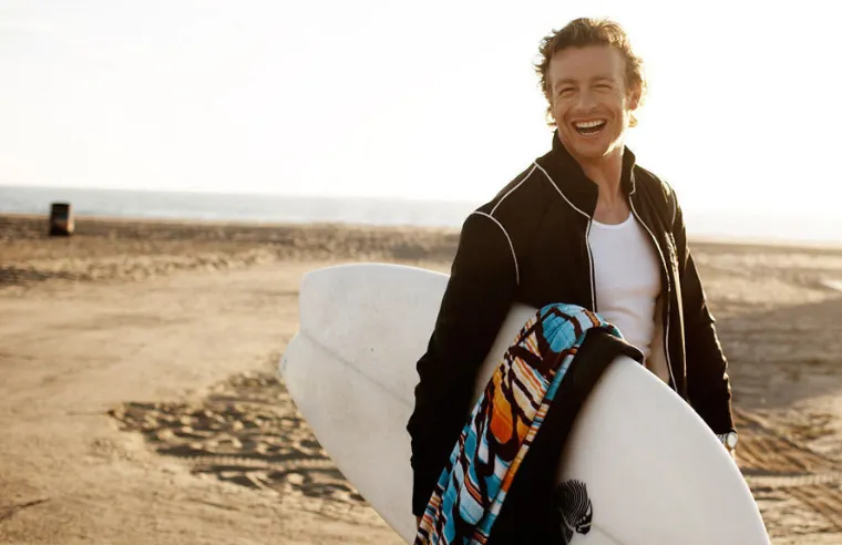Najseksi Australac na televiziji, zvijezda RTL-ove serije Mentalist i bivši surfer uživa na pijesku!