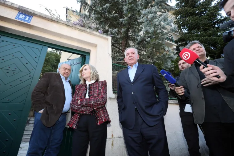 Sanader pred odlazak u zatvor: 'Ovo je predstava i politički montirani proces'