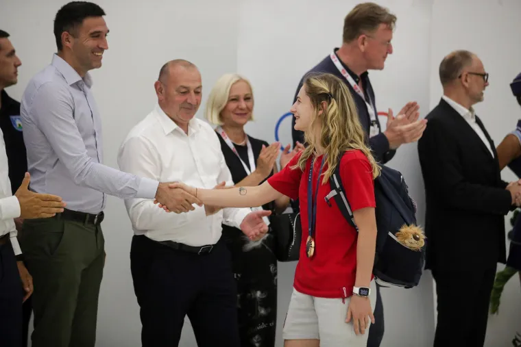 Slikali se, družili i pjevali: Pogledajte kako je izgledalo na dočeku za naše olimpijce
