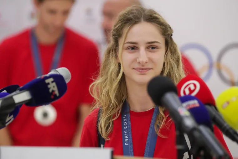Slikali se, družili i pjevali: Pogledajte kako je izgledalo na dočeku za naše olimpijce