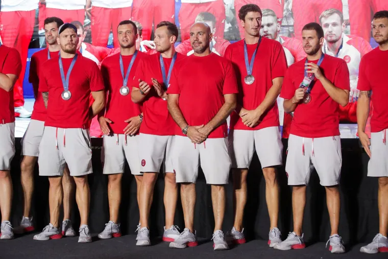 Slikali se, družili i pjevali: Pogledajte kako je izgledalo na dočeku za naše olimpijce