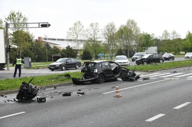 U sudaru tri automobila na Slavonskoj aveniji dvije osobe ozlijedjene