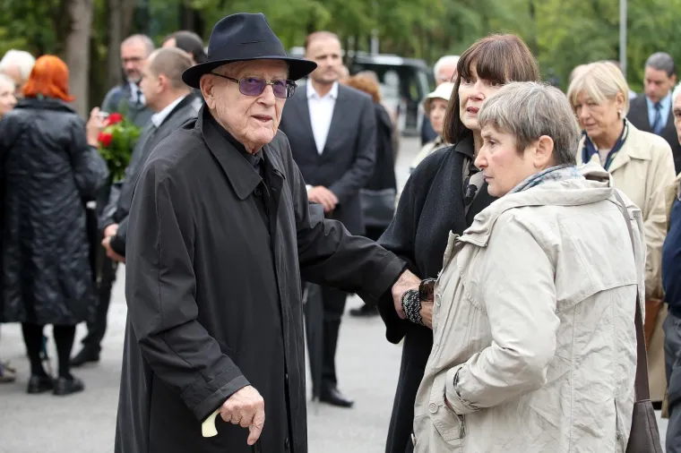 POSLJEDNJI ISPRAĆAJ SLAVKA GOLDSTEINA: Na Mirogoj došle brojne poznate ličnosti, ali baš nitko iz Vlade